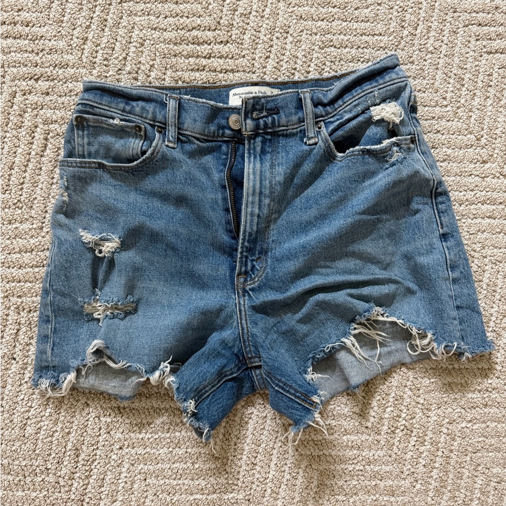 Abercrombie & Fitch Mom short 4” curve love size 28